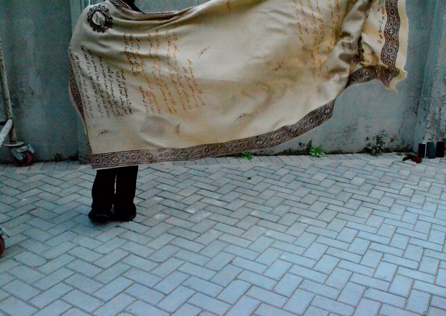 Beige Sirapa Husn Shawl