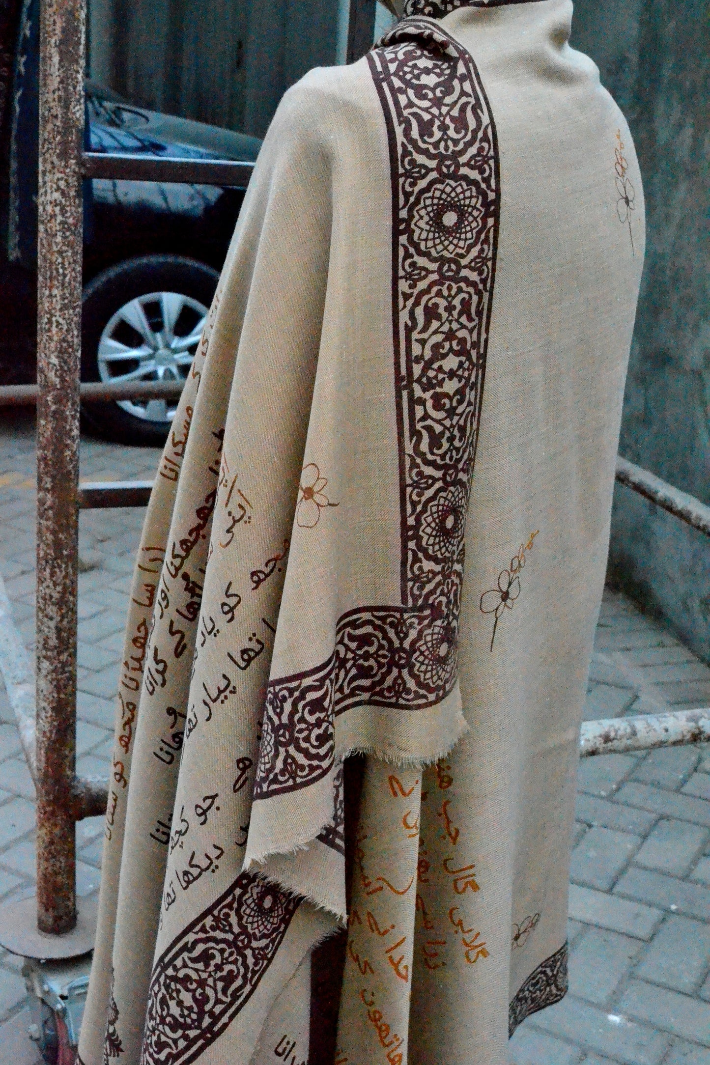 Beige Sirapa Husn Shawl