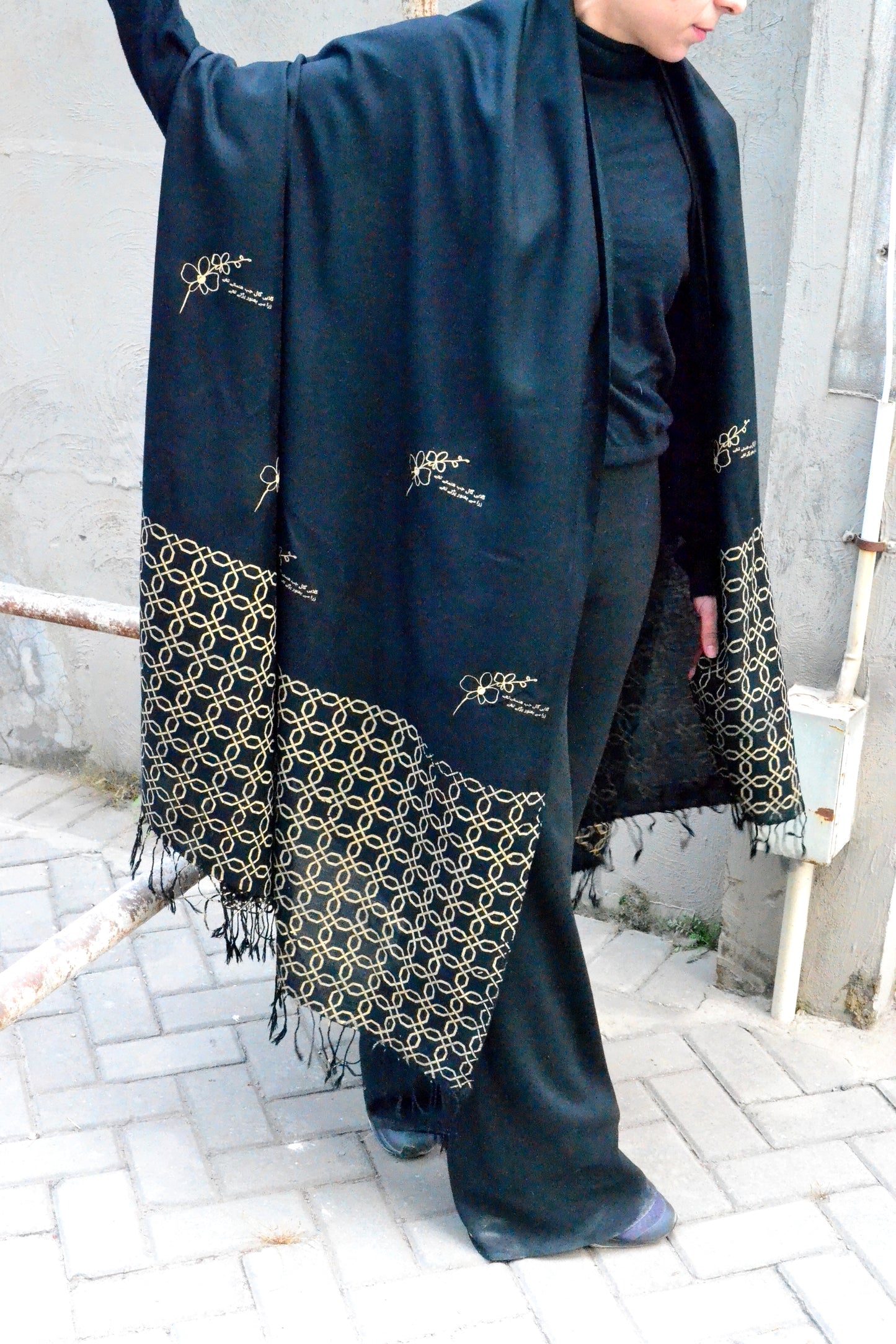Black Sirapa Husn Shawl