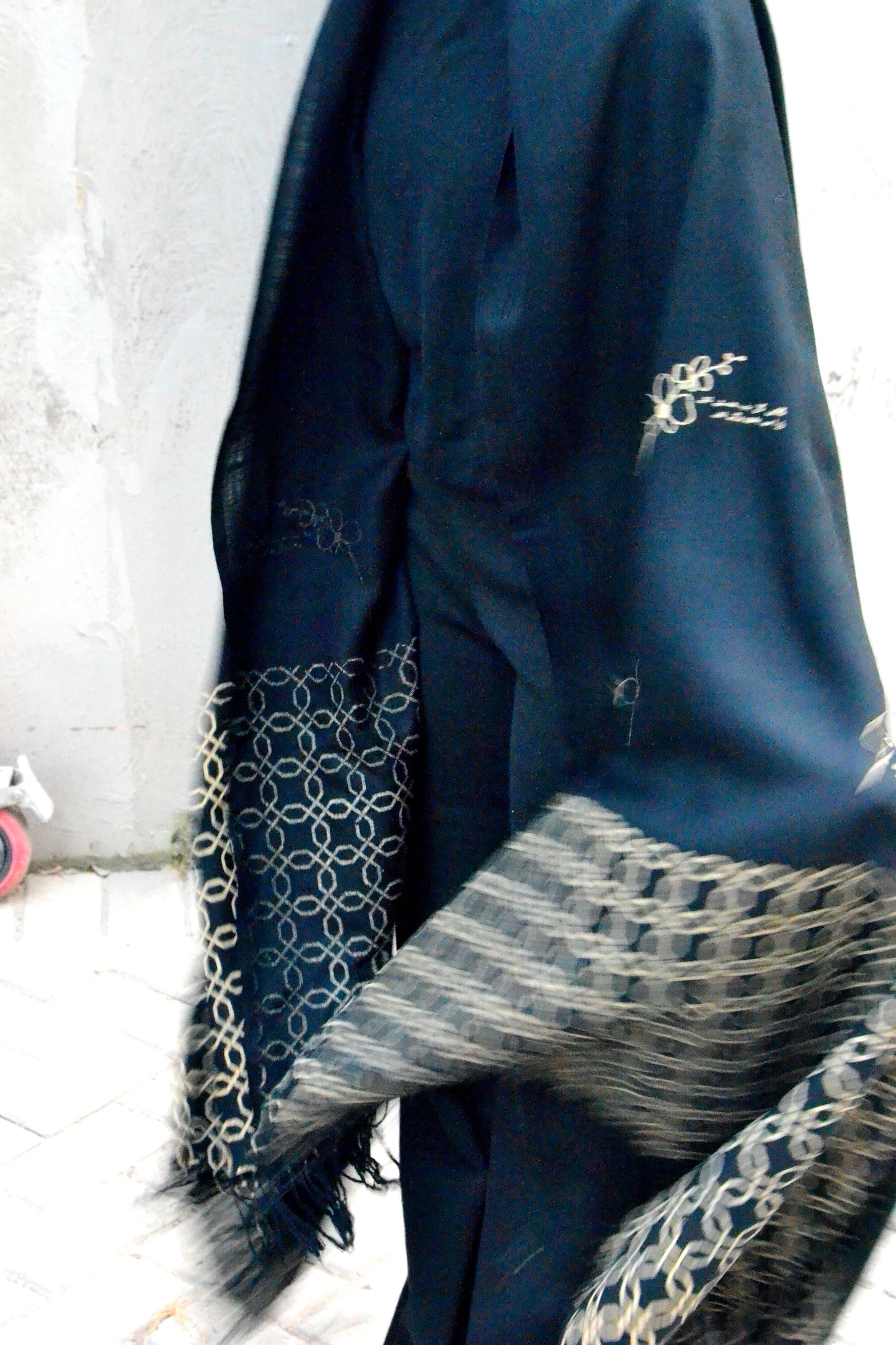 Black Sirapa Husn Shawl